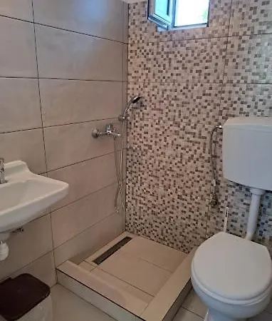 Mona Apartman *